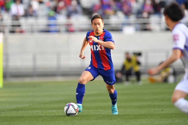 恐影响世界杯😢长友佑都受伤被担架抬出,无缘日本队3月英国拉练