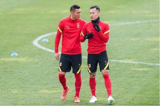 开云APP-吴曦：承担队长职责团结球队 做好40强赛困难准备